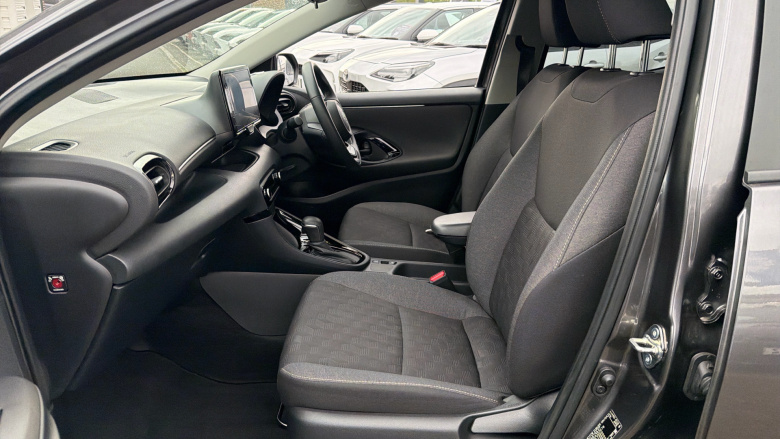 Toyota Yaris 1.5 Hybrid Design 5dr CVT Hybrid Hatchback
